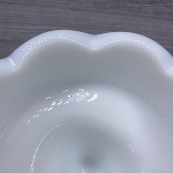 Singe westmoreland milk glass grape candle stick - Picture 5 of 7